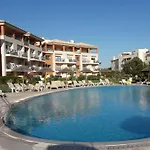 Luxurious First Floor With Balconies Overlooking Pool And Gardens. * Albufeira