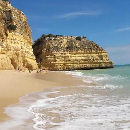 Luxurious First Floor With Balconies Overlooking Pool And Gardens. Appartamento Albufeira