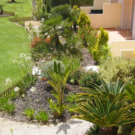Luxurious First Floor With Balconies Overlooking Pool And Gardens. Appartement