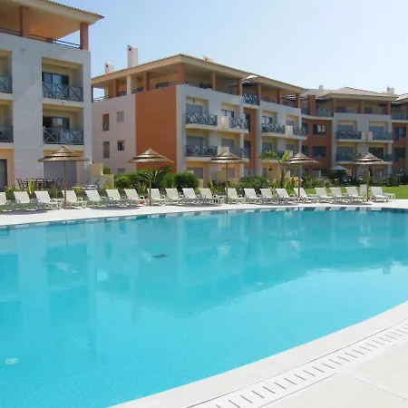 Luxurious First Floor With Balconies Overlooking Pool And Gardens. Апартаменты