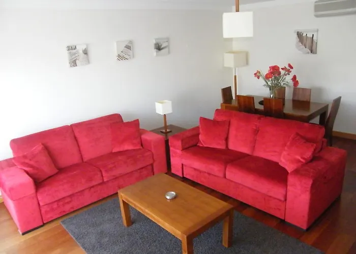 Luxurious First Floor With Balconies Overlooking Pool And Gardens. Апартаменты *