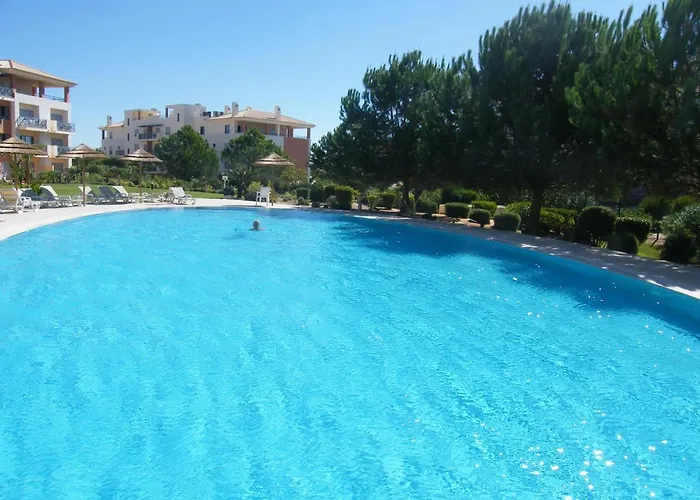 Luxurious First Floor With Balconies Overlooking Pool And Gardens. Апартаменты *