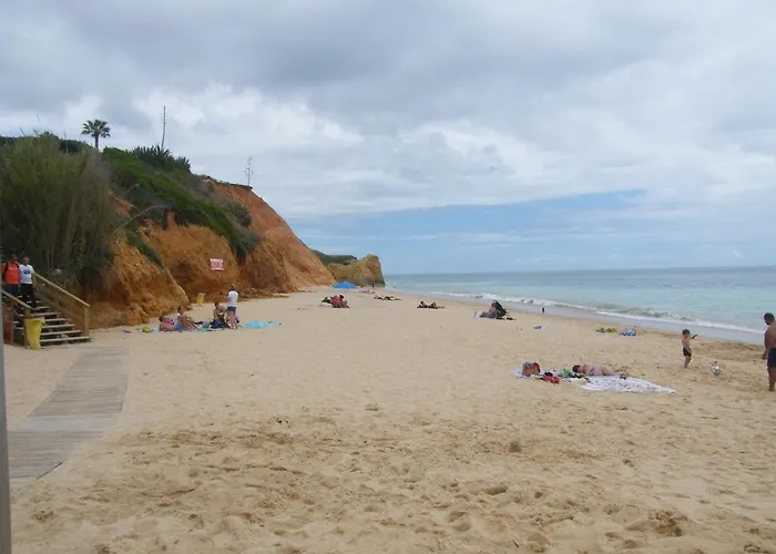 Luxurious First Floor With Balconies Overlooking Pool And Gardens. * Албуфейра