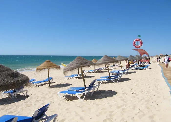 Апартаменты Luxurious First Floor With Balconies Overlooking Pool And Gardens. Албуфейра