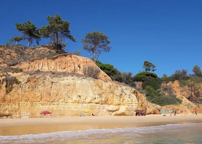 Luxurious First Floor With Balconies Overlooking Pool And Gardens. Албуфейра