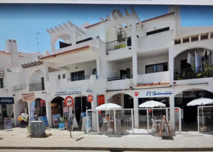 Luxurious First Floor With Balconies Overlooking Pool And Gardens. Апартаменты